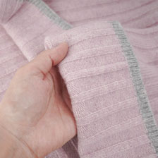 カシミヤを贅沢に使用